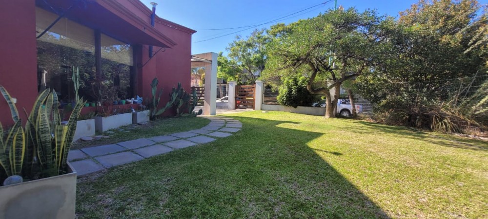 VENDO CASA EN ZONA RESIDENCIAL