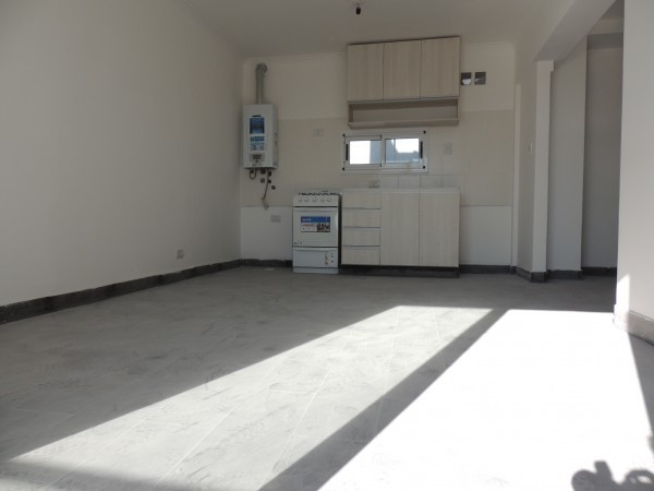 VENTA - DEPARTAMENTO 2 AMBIENTES C/COCHERA - ZONA CENTRICA