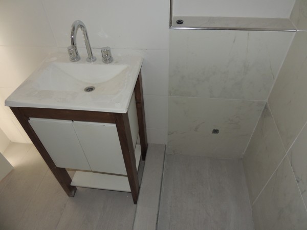 VENTA - DEPARTAMENTO 2 AMBIENTES C/COCHERA - ZONA CENTRICA