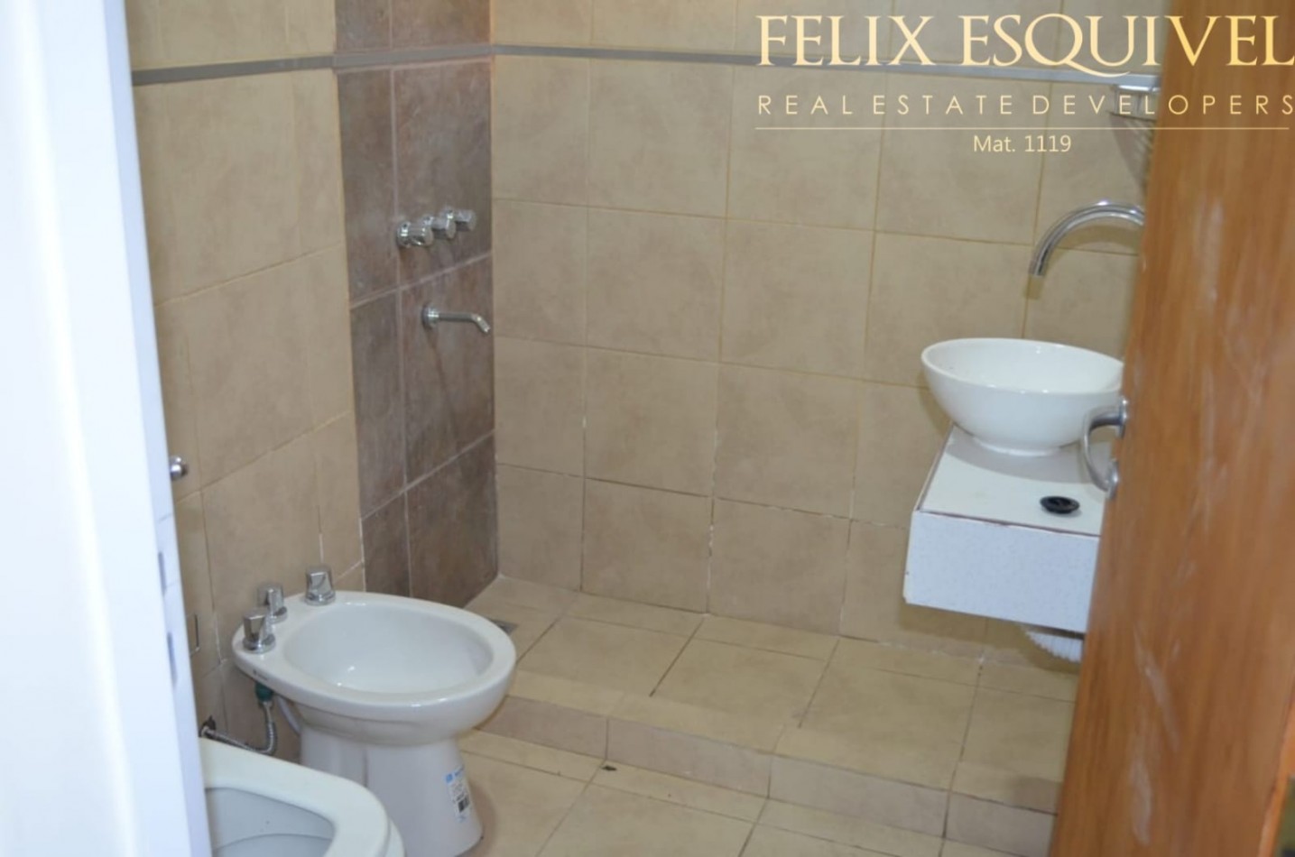 VENTA - CASA 1 Y 2 HABITACIONES A ESTRENAR - RUTA 11