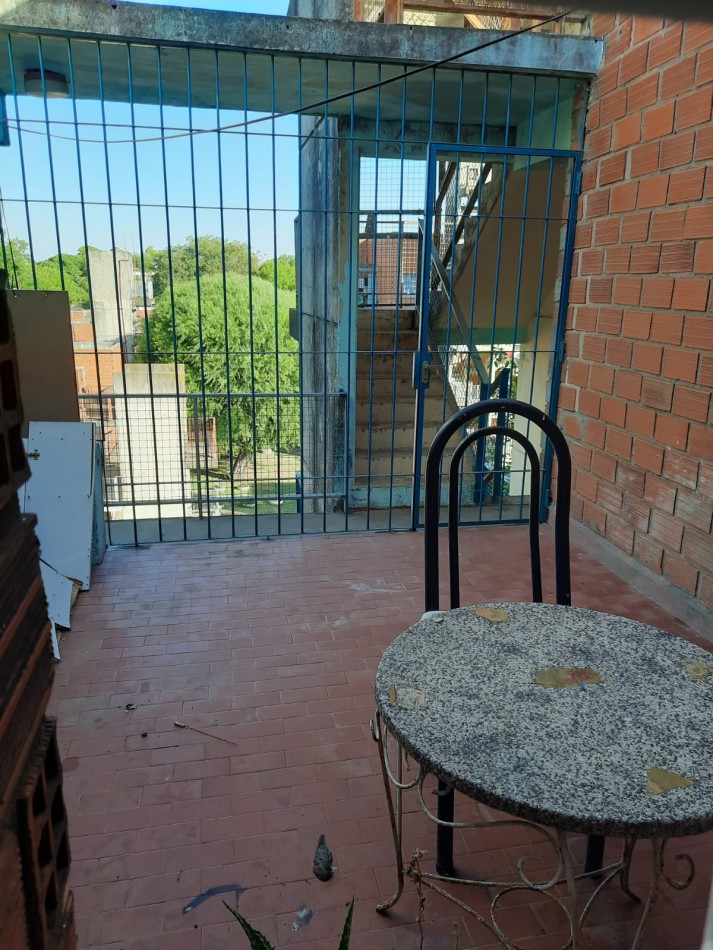 VENTA - DEPTO 2 DORMITORIOS C/TERRAZA - BARRIO ROCAMORA