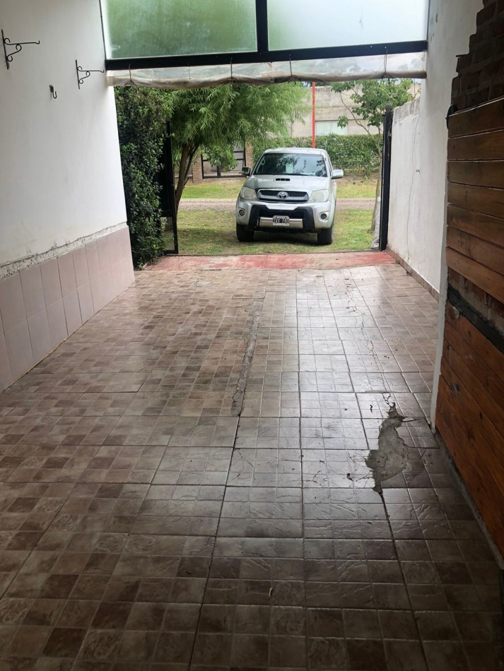 VENTA O PERMUTA - CASA 2 HABITACIONES - ZONA ORO VERDE