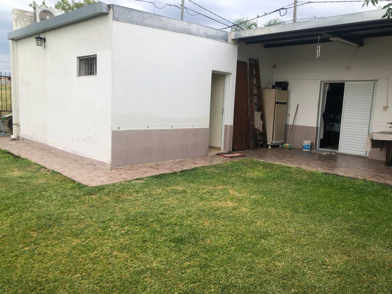 VENTA O PERMUTA - CASA 2 HABITACIONES - ZONA ORO VERDE