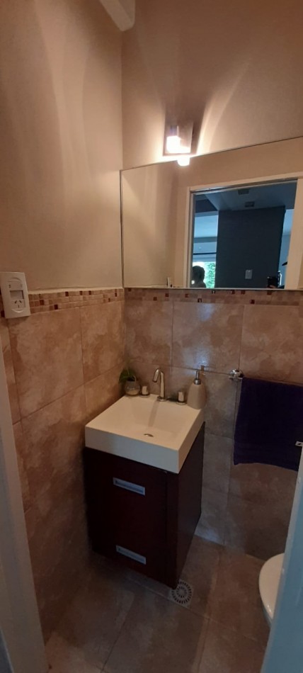 VENTA - CASA EN DOS PLANTAS 3 HABITACIONES - ZONA DON BOSCO Y GOBERNADOR CRESPO