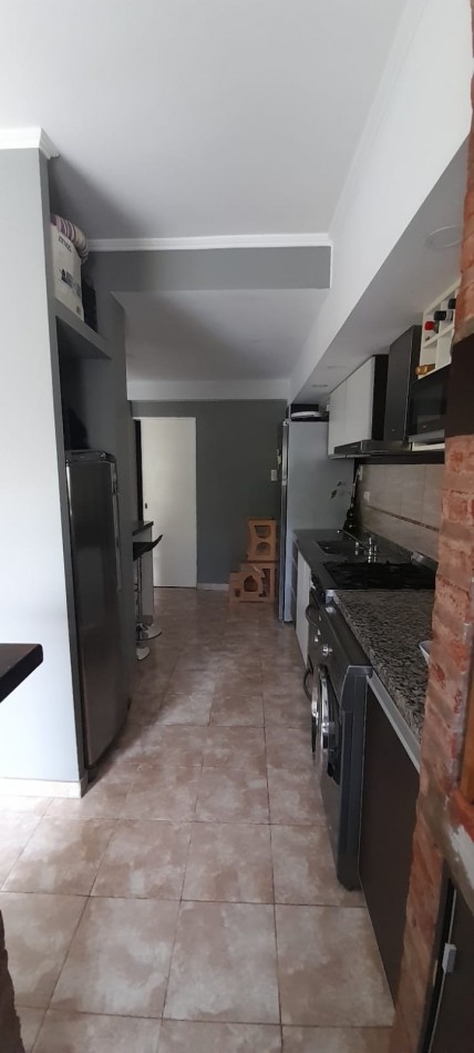 VENTA - CASA EN DOS PLANTAS 3 HABITACIONES - ZONA DON BOSCO Y GOBERNADOR CRESPO