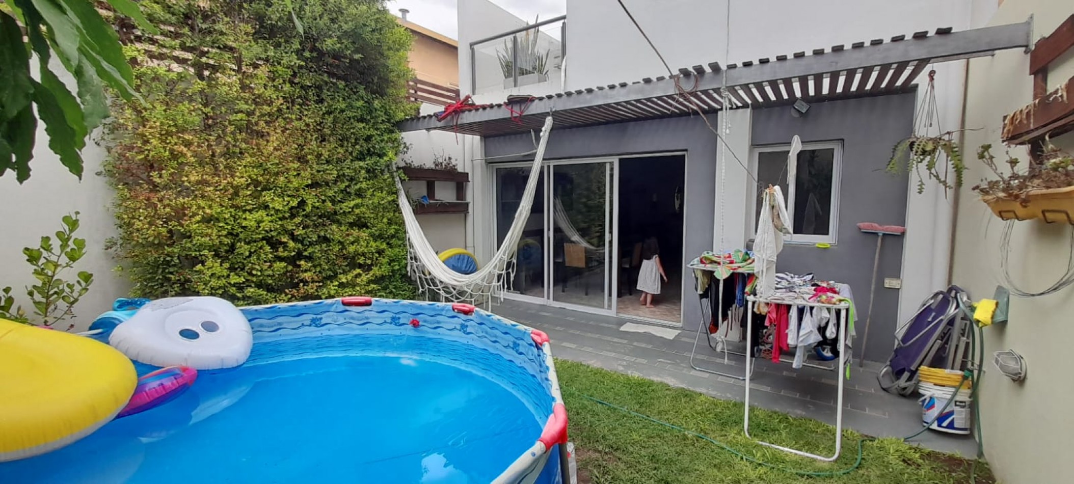 VENTA - CASA EN DOS PLANTAS 3 HABITACIONES - ZONA DON BOSCO Y GOBERNADOR CRESPO