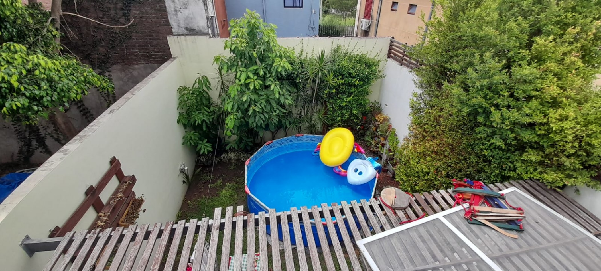 VENTA - CASA EN DOS PLANTAS 3 HABITACIONES - ZONA DON BOSCO Y GOBERNADOR CRESPO
