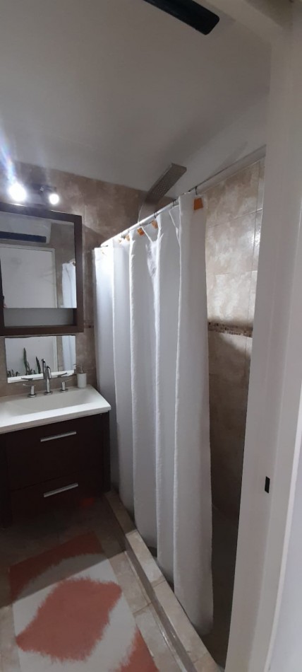 VENTA - CASA EN DOS PLANTAS 3 HABITACIONES - ZONA DON BOSCO Y GOBERNADOR CRESPO