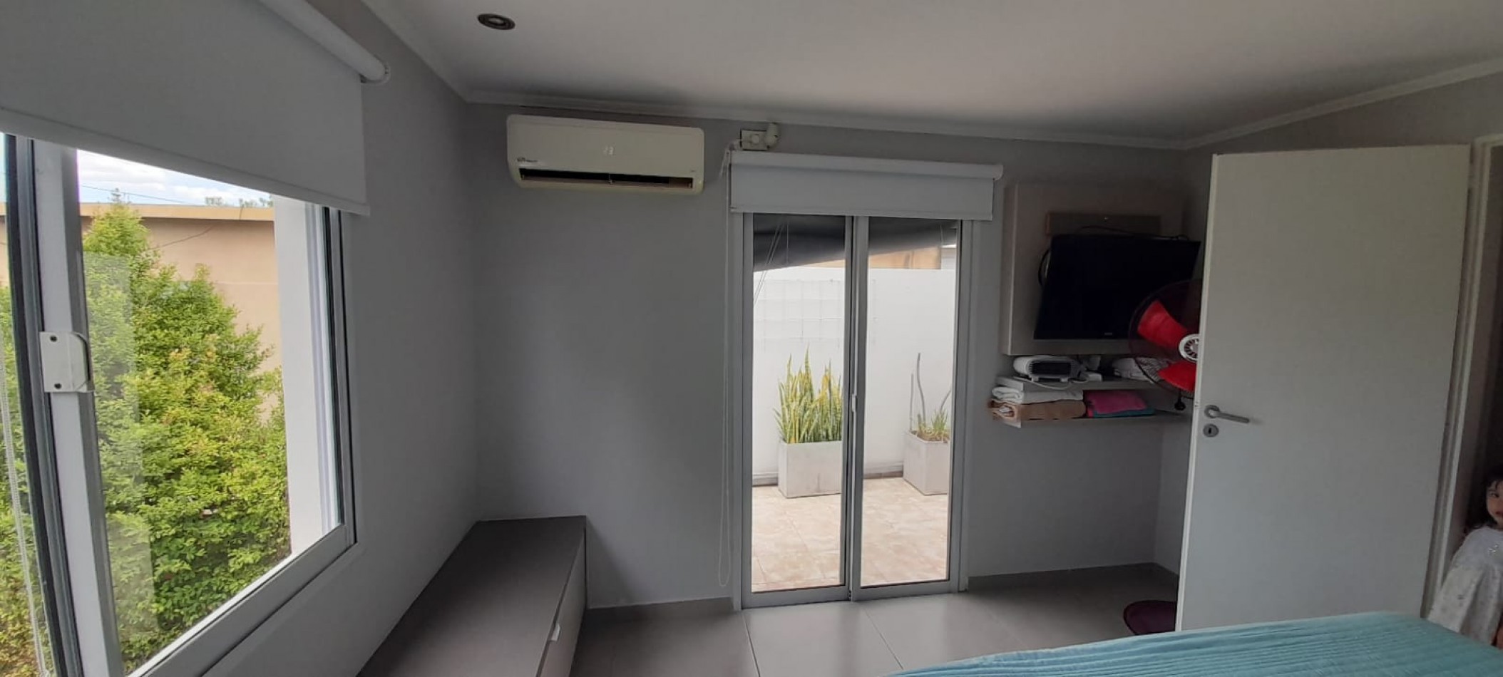 VENTA - CASA EN DOS PLANTAS 3 HABITACIONES - ZONA DON BOSCO Y GOBERNADOR CRESPO