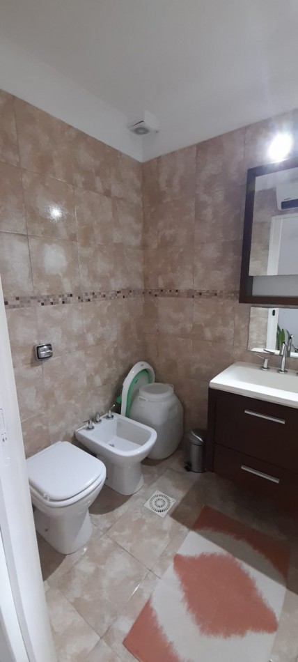 VENTA - CASA EN DOS PLANTAS 3 HABITACIONES - ZONA DON BOSCO Y GOBERNADOR CRESPO