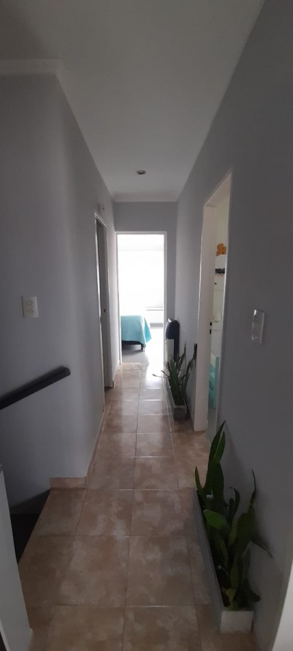 VENTA - CASA EN DOS PLANTAS 3 HABITACIONES - ZONA DON BOSCO Y GOBERNADOR CRESPO
