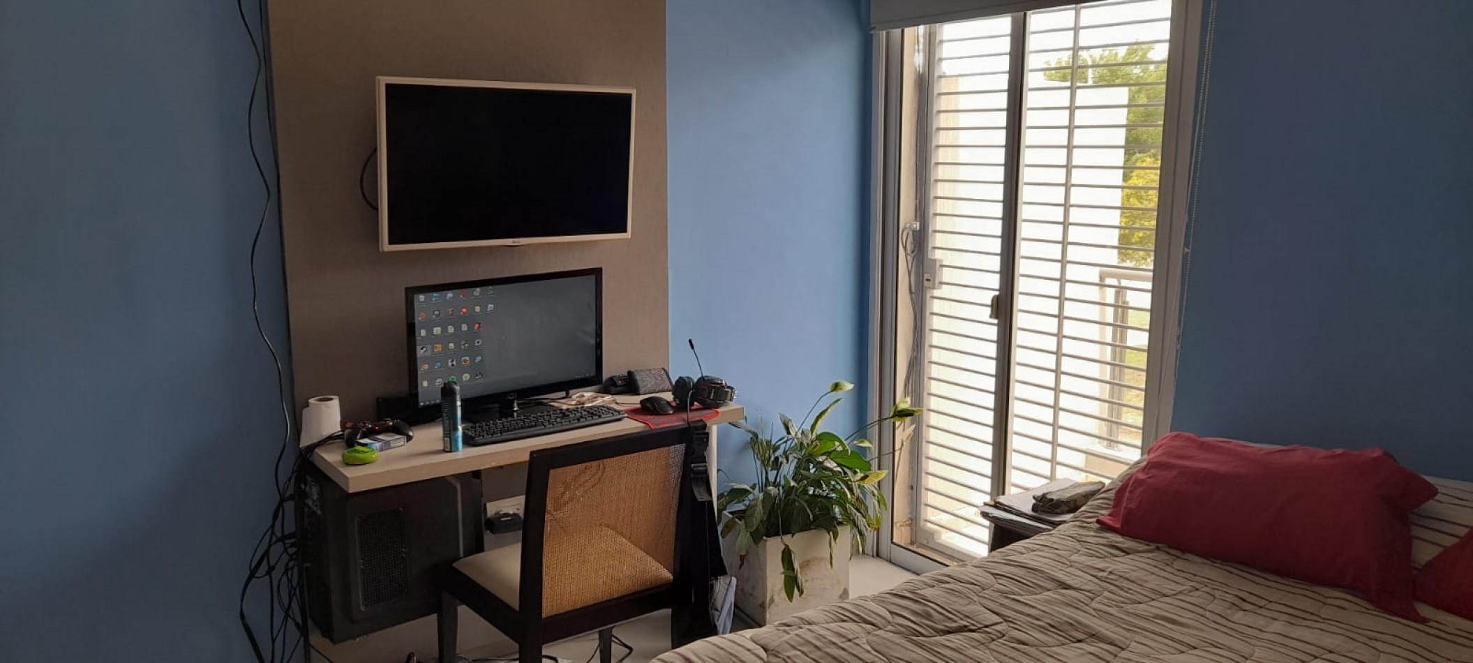 VENTA - CASA EN DOS PLANTAS 3 HABITACIONES - ZONA DON BOSCO Y GOBERNADOR CRESPO
