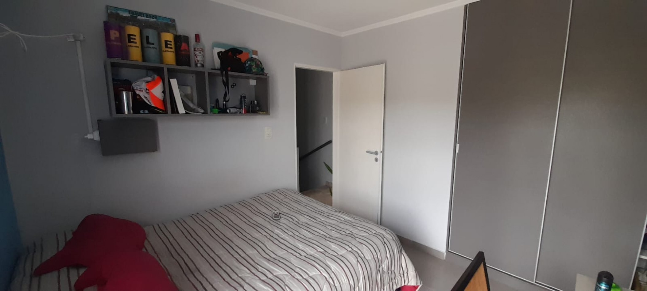 VENTA - CASA EN DOS PLANTAS 3 HABITACIONES - ZONA DON BOSCO Y GOBERNADOR CRESPO