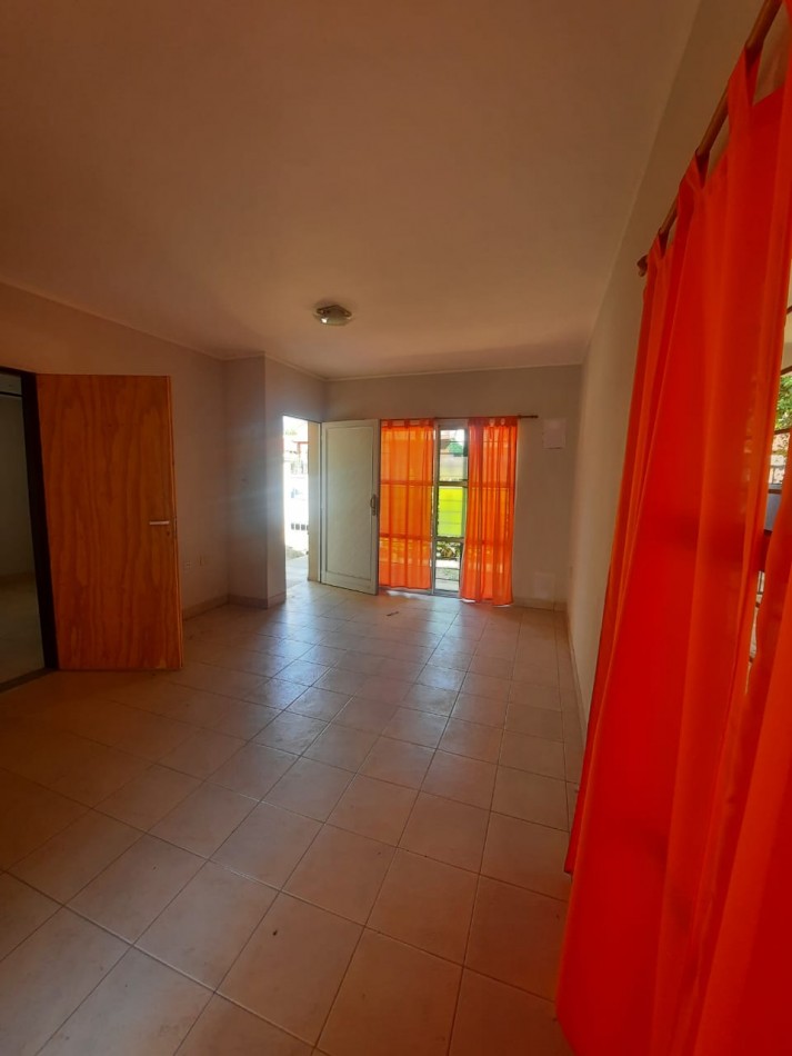 VENTA casa Dos dormitorios MAS Salon de usos multiples - Zona Paracao