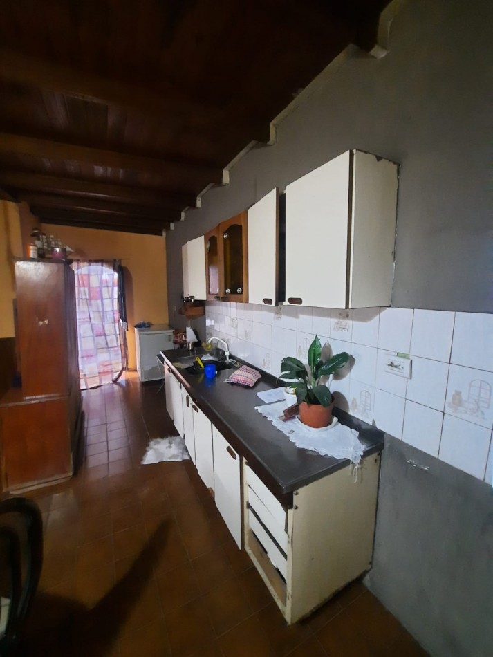 VEMTA - CASA 3 HABITACIONES + 2 LOCALES COMERCIALES