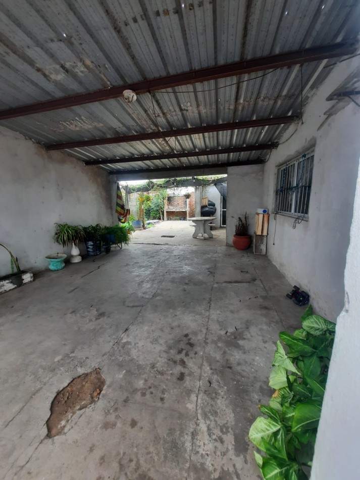VEMTA - CASA 3 HABITACIONES + 2 LOCALES COMERCIALES