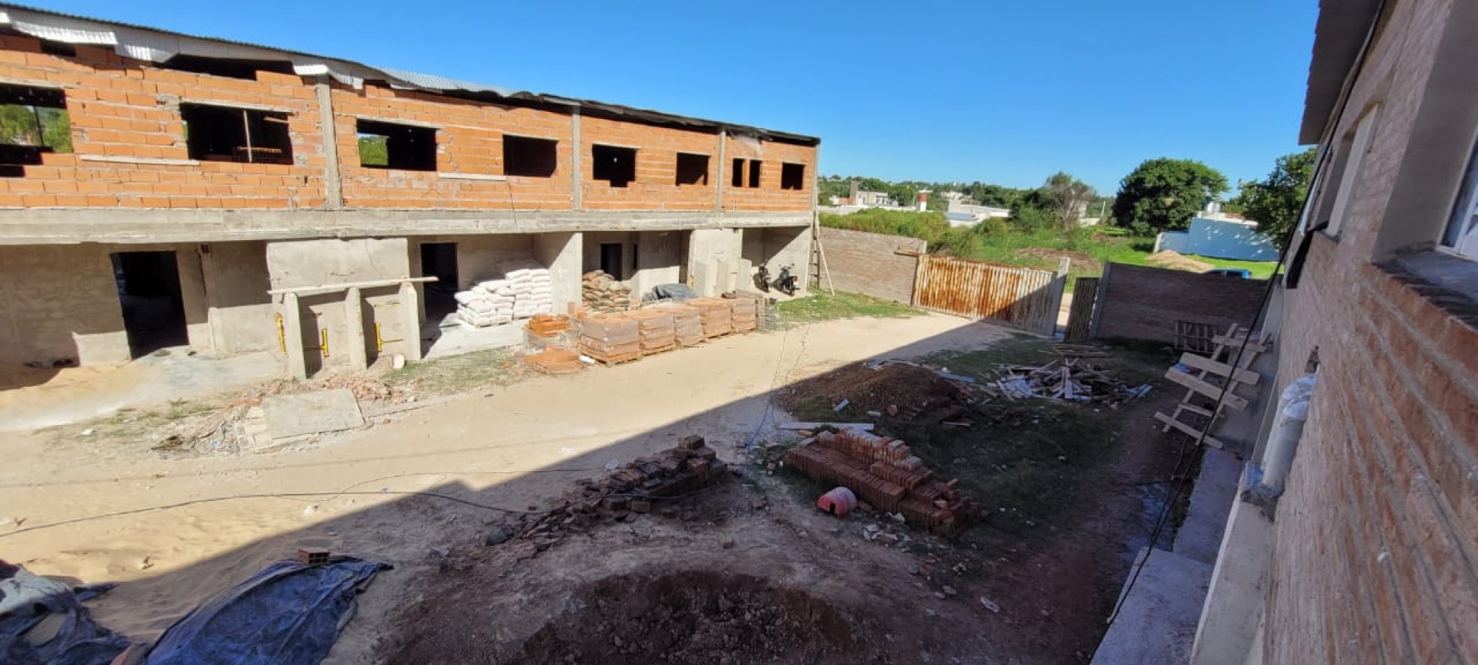 VENTA - DUPLEX 3 HAB. BARRIO CERRADO AV. ZANNI