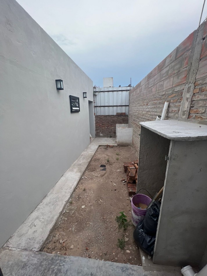 VENTA CASA 1 HABITACION - ZONA Rondeau Y Brown