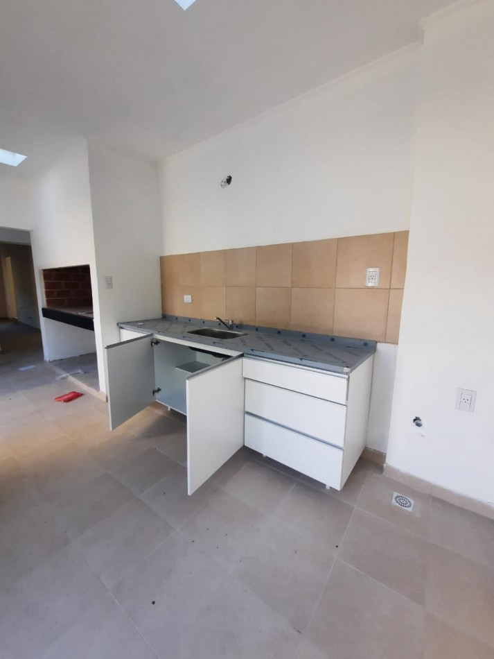 VENTA - CASA 3 HABITACIONES - ZONA SINDICATO DE COMERCIO