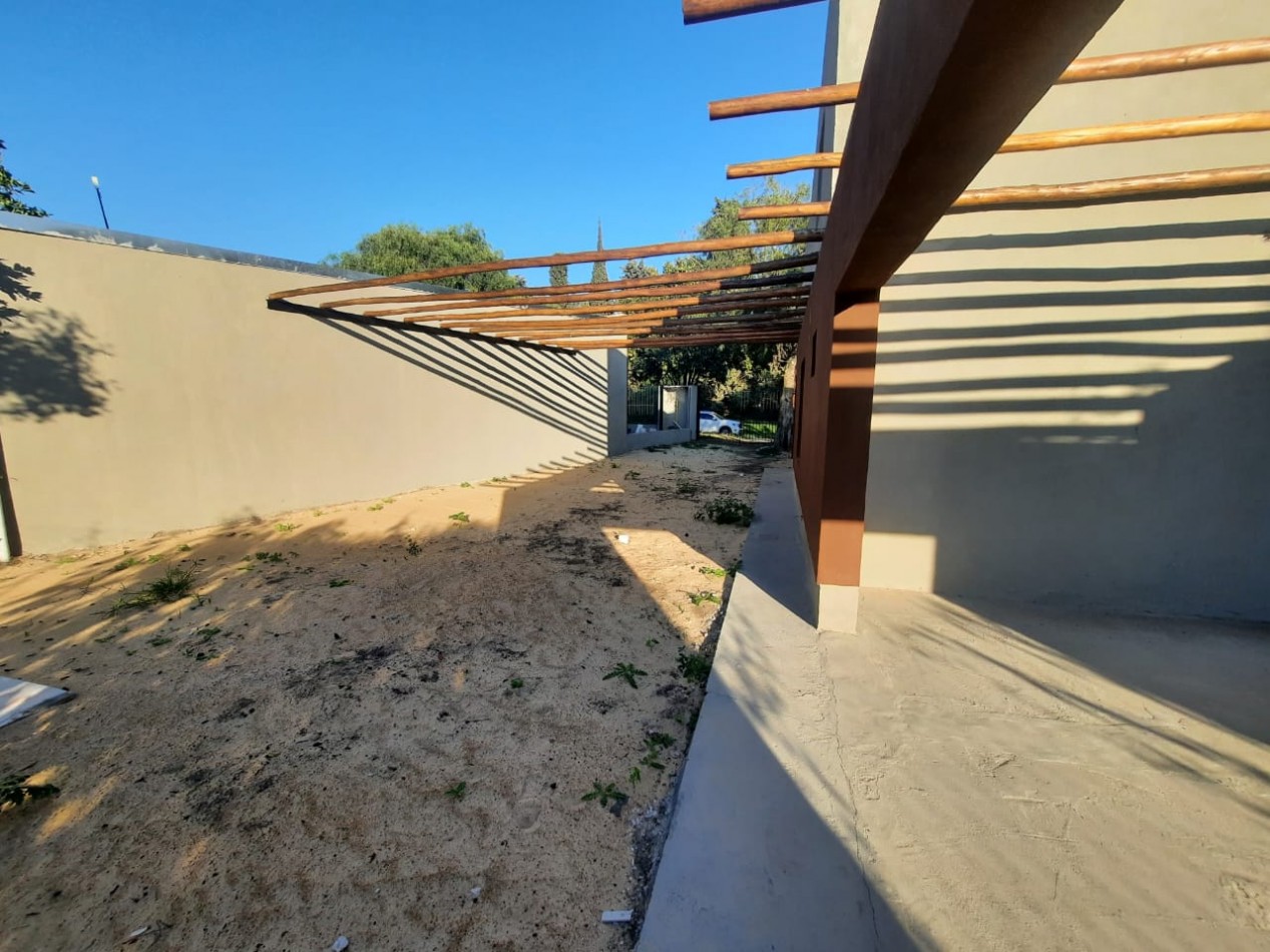 VENTA - CASA 3 HABITACIONES - ZONA SINDICATO DE COMERCIO