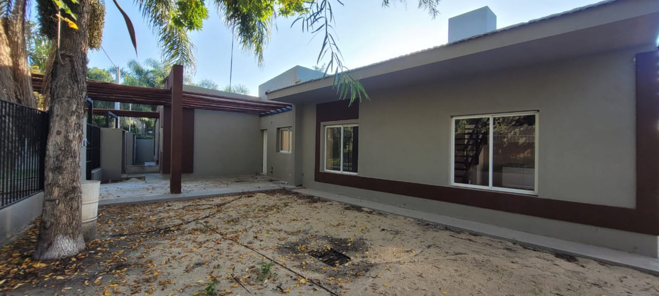 VENTA - CASA 2 HABITACIONES - ZONA SINDICATO DE COMERCIO