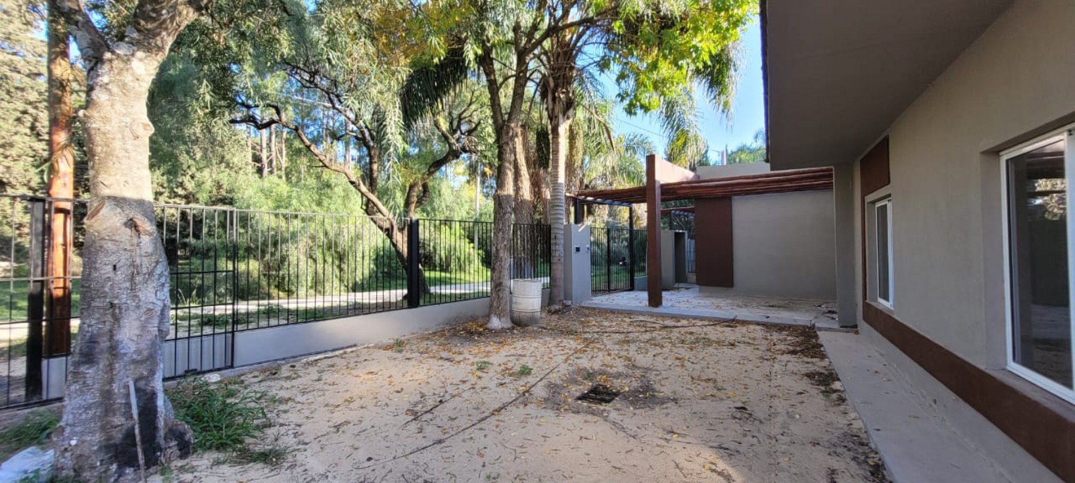 VENTA - CASA 2 HABITACIONES - ZONA SINDICATO DE COMERCIO