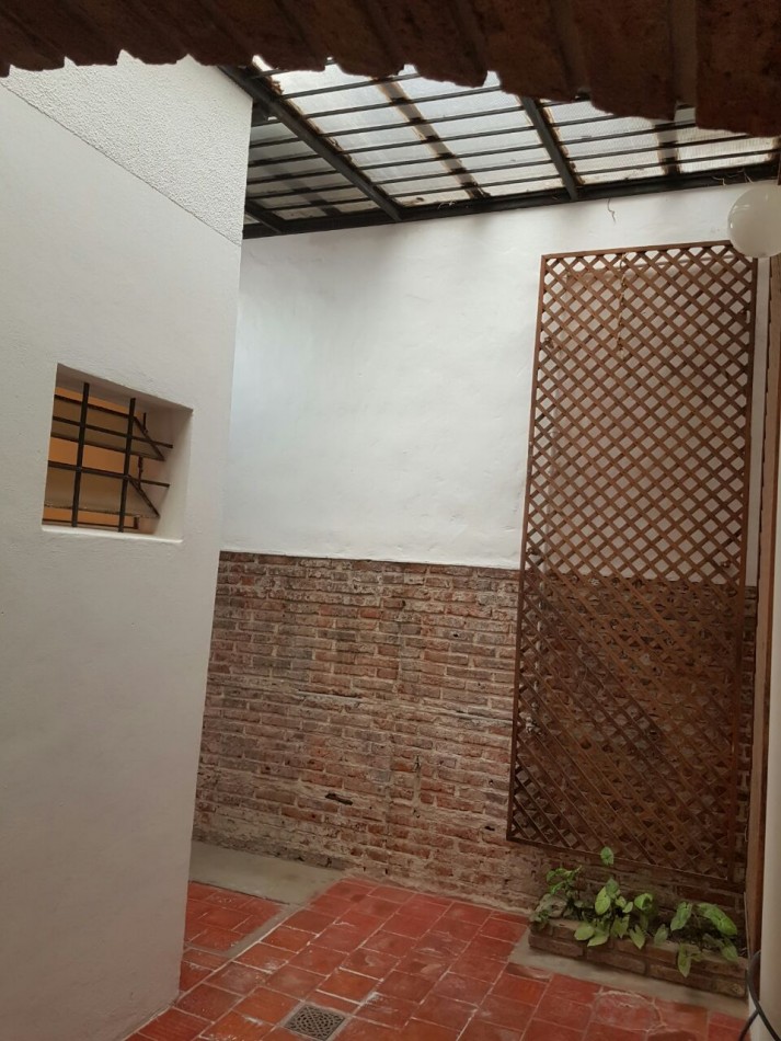 VENTA - CASA 3 HABITACIONES ZONA RACEDO Y PERON