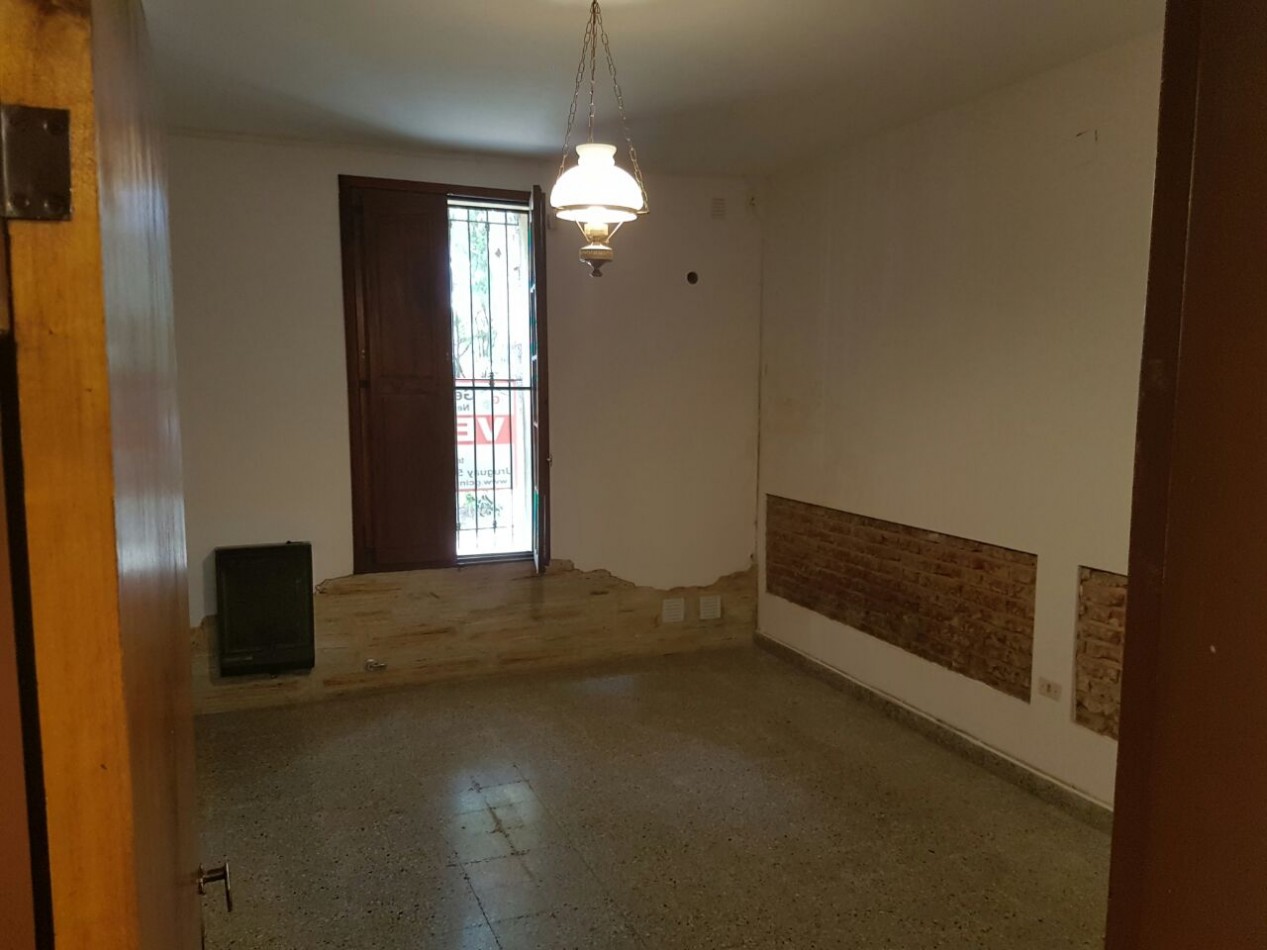 VENTA - CASA 3 HABITACIONES ZONA RACEDO Y PERON