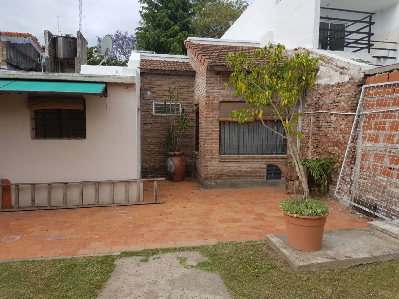 VENTA - CASA 3 HABITACIONES ZONA RACEDO Y PERON