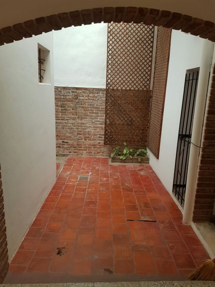 VENTA - CASA 3 HABITACIONES ZONA RACEDO Y PERON