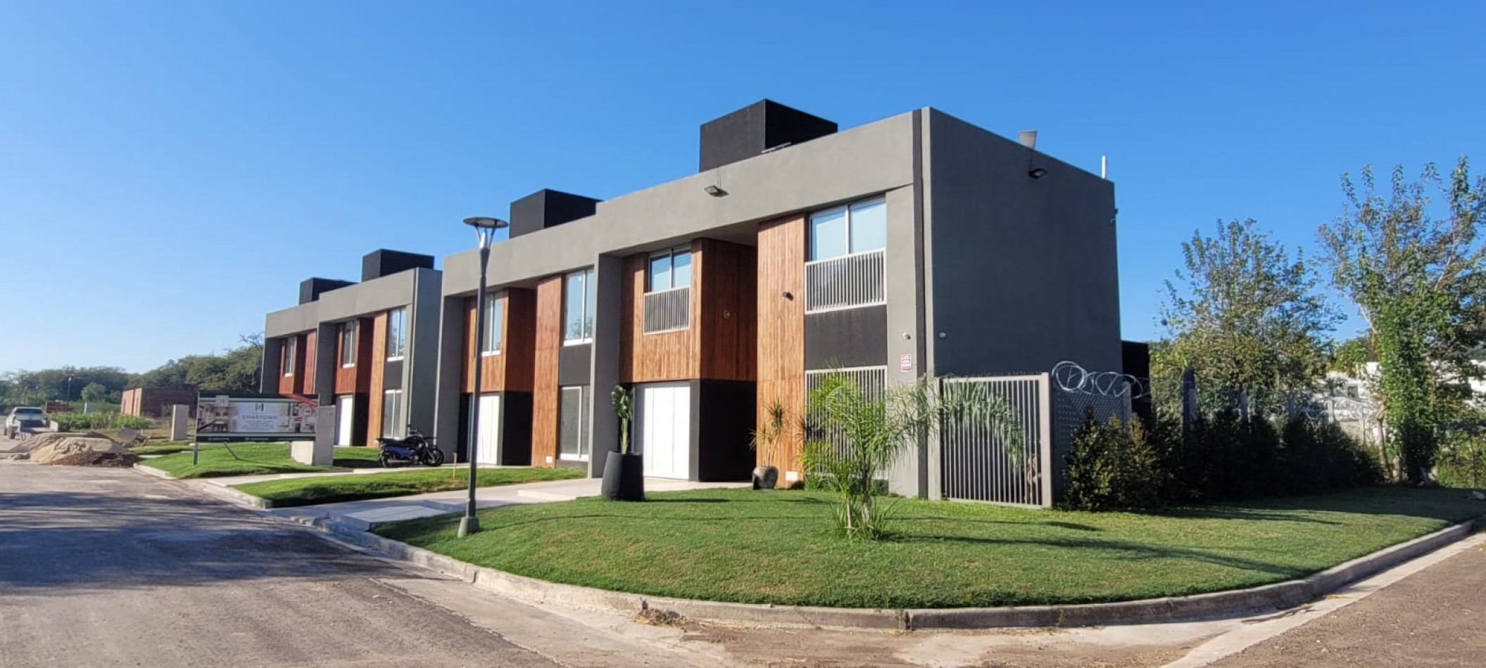 VENTA CASA MODERNA A ESTRENAR DE DOS PLANTAS ZONA NORTE