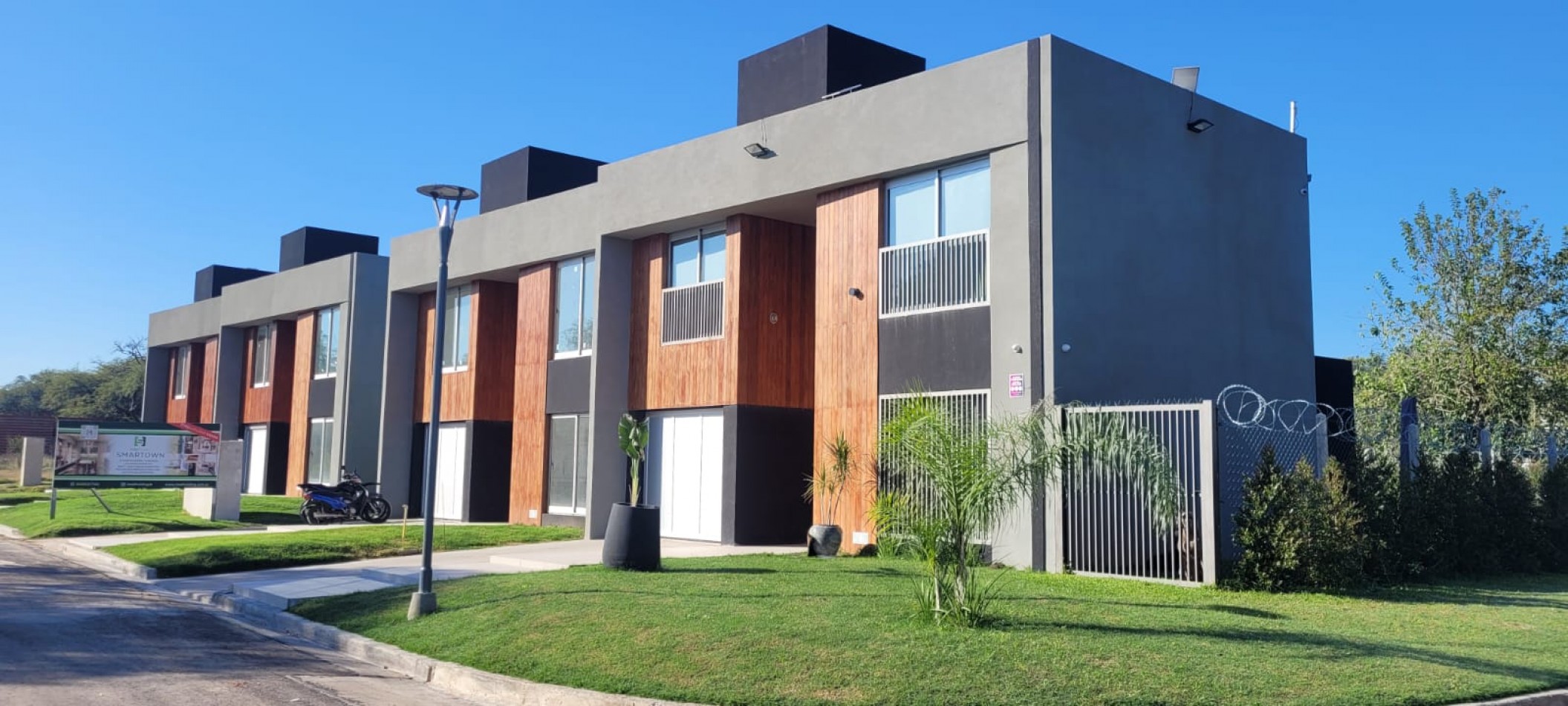 VENTA CASA MODERNA A ESTRENAR DE DOS PLANTAS ZONA NORTE