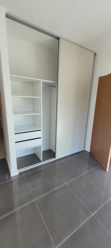 VENTA CASA MODERNA A ESTRENAR DE DOS PLANTAS ZONA NORTE