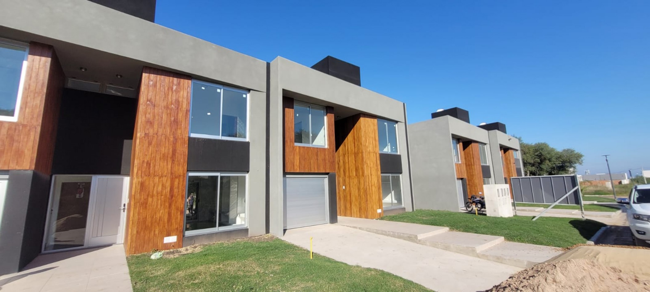 VENTA CASA MODERNA A ESTRENAR DE DOS PLANTAS ZONA NORTE