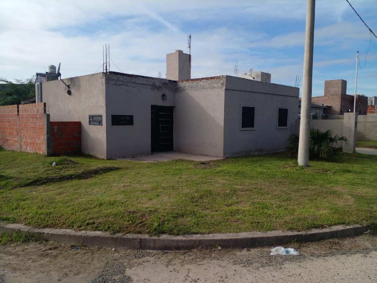 VENTA - CASA 2 HABITACIONES - ZONA AEROPUERTO