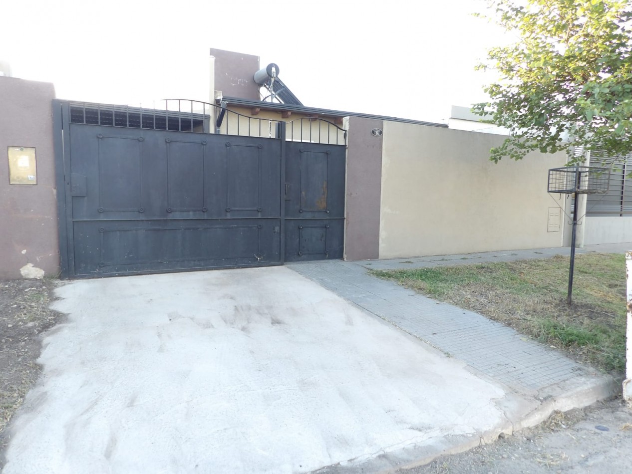 VENTA - CASA 2 HABITACIONES -BARRIO SOLVENCIA SAN BENITO