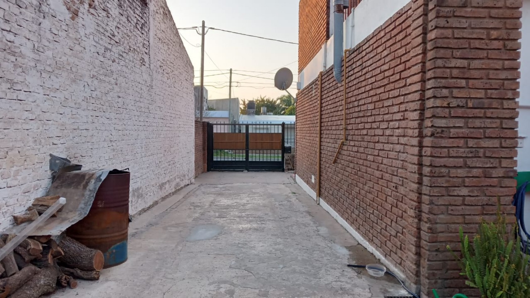 VENTA - CASA 4 HABITACIONES - ZONA SANTA LUCIA