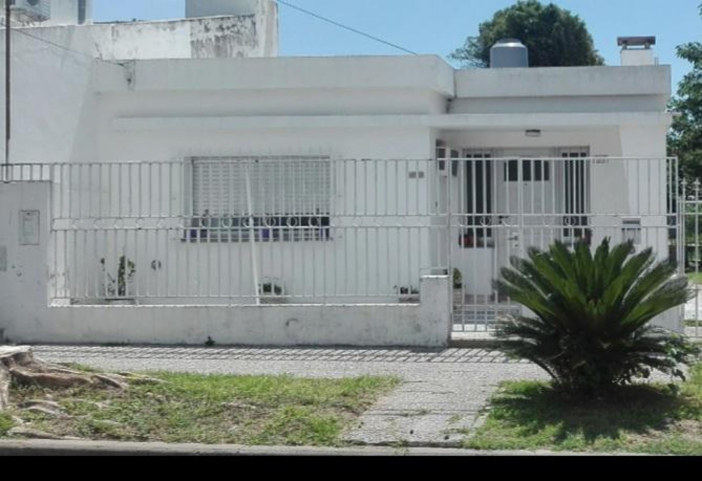 VENTA - DOS CASAS EN PH