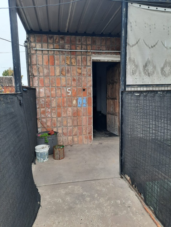 VENTA - DEPARTAMENTO 3 AMBIENTES A RECICLAR - BARRIO ROCAMORA