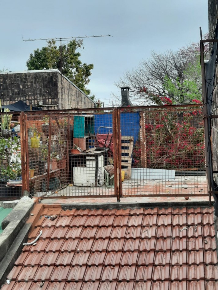 VENTA - DEPARTAMENTO 3 AMBIENTES A RECICLAR - BARRIO ROCAMORA