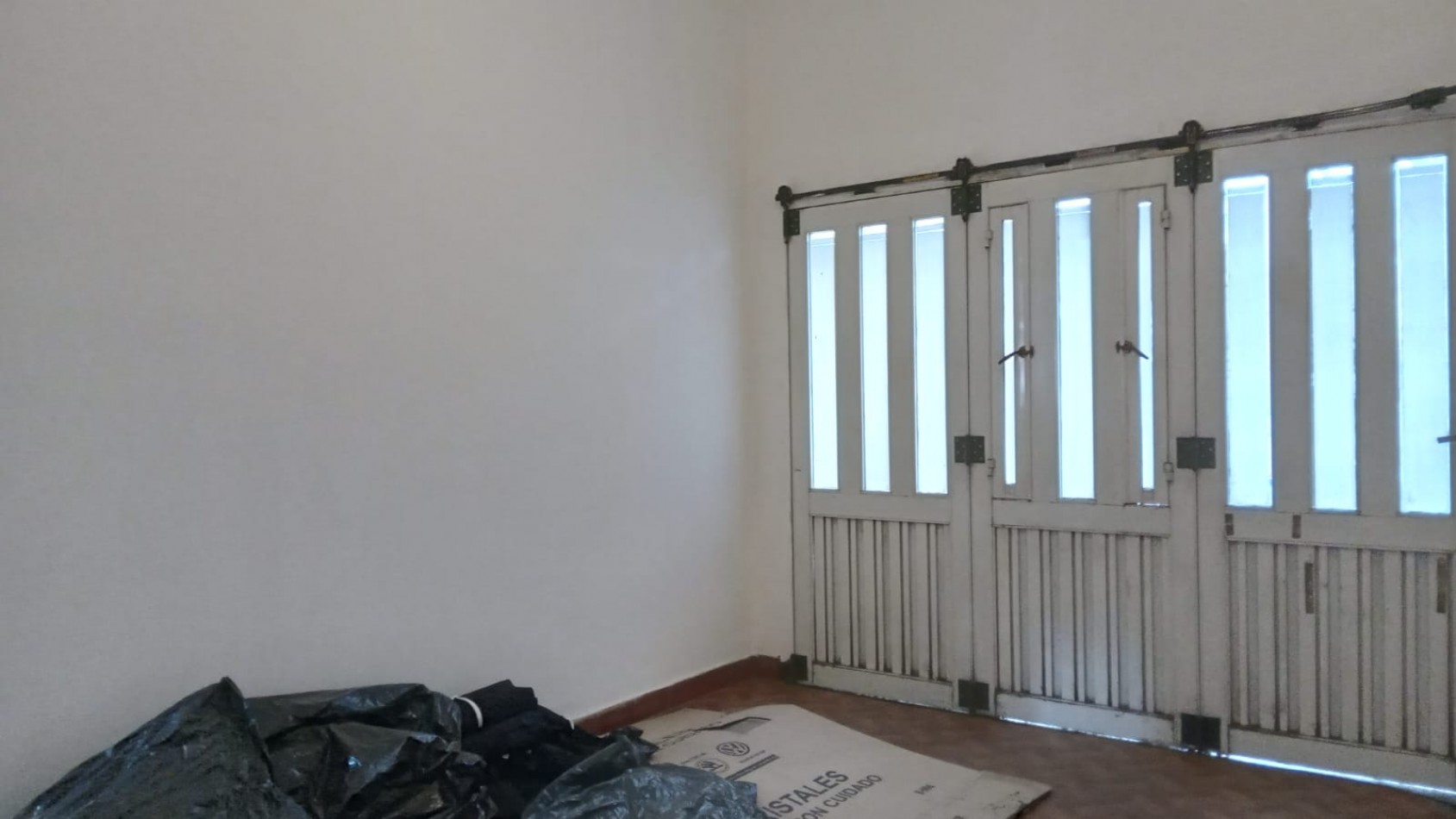 VENTA - CASA 3 HABITACIONES - ZONA CENTRICA