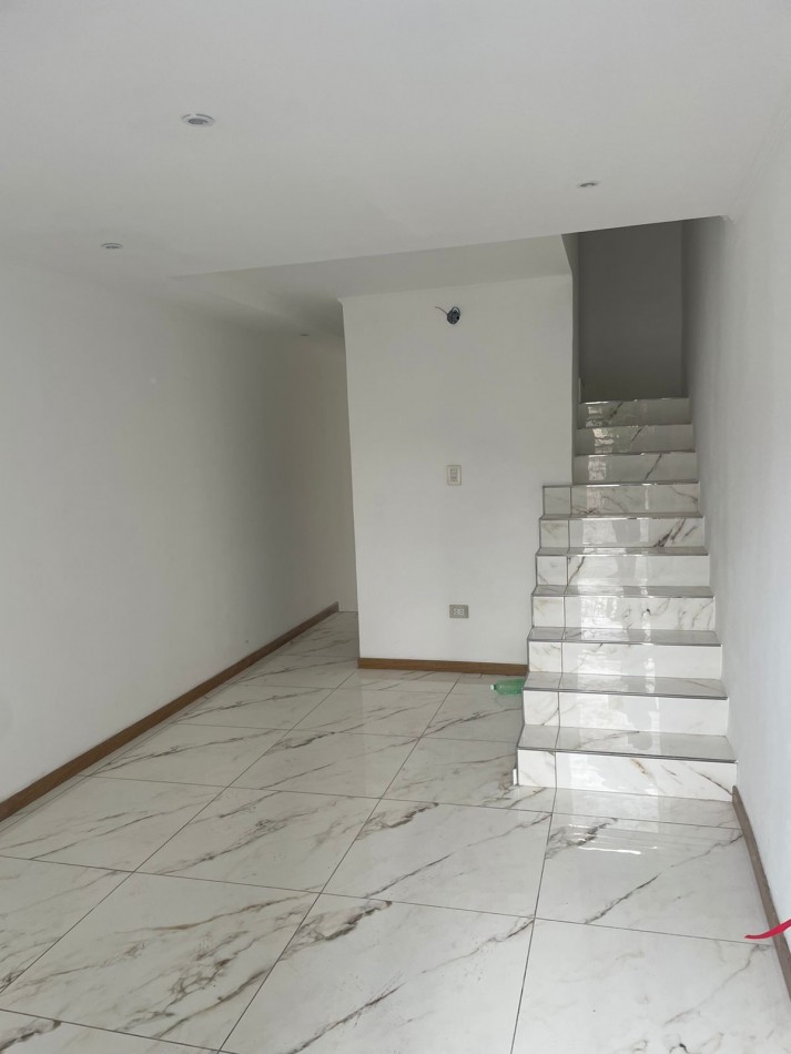 VENTA - DUPLEX 2 HABITACIONES - ZONA BLAS PARERA & CHURRUARIN