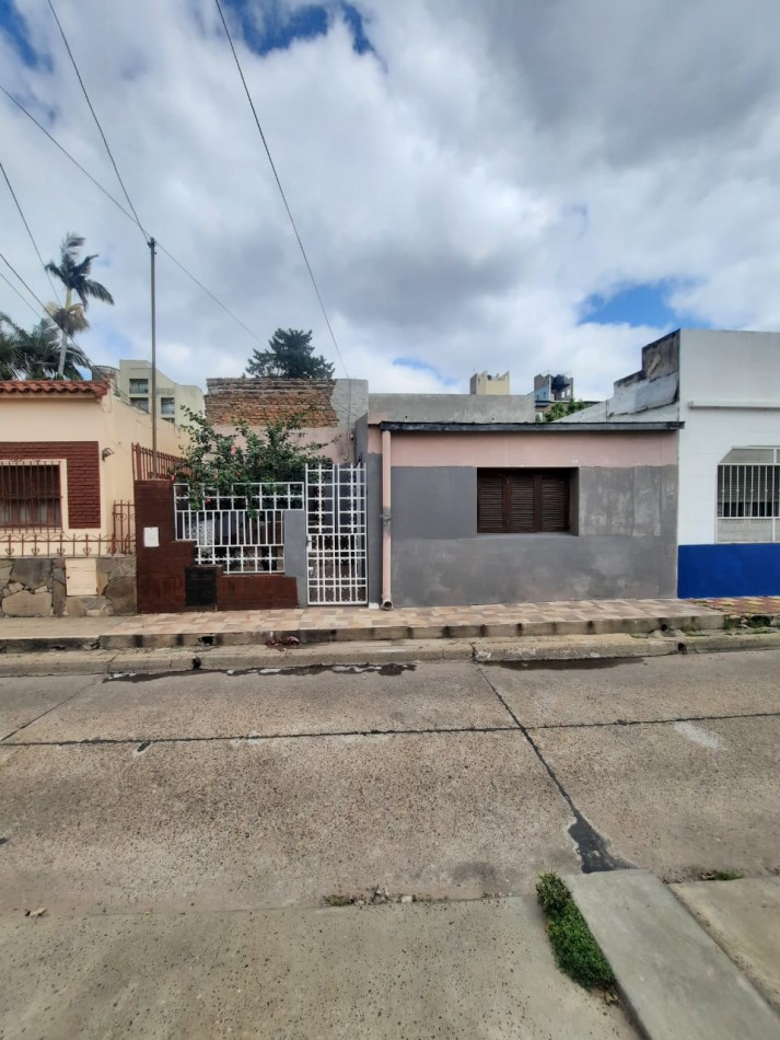 VENTA - CASA 3 HABITACIONES - DENTRO DE BULEVARES