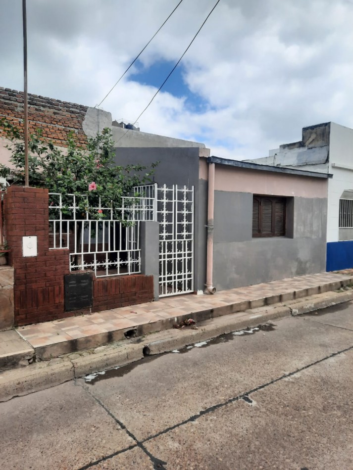 VENTA - CASA 3 HABITACIONES - DENTRO DE BULEVARES