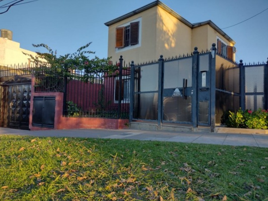 VENTA - DUPLEX 2 HABITACIONES - ZONA COLEGIO SANTA RITA