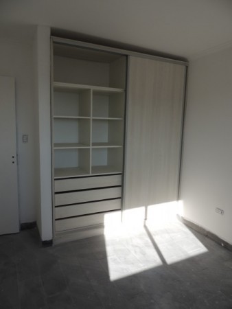VENTA - DEPARTAMENTO 2 AMBIENTES C/COCHERA - ZONA CENTRICA