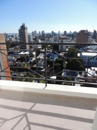 VENTA - DEPARTAMENTO 2 AMBIENTES C/COCHERA - ZONA CENTRICA