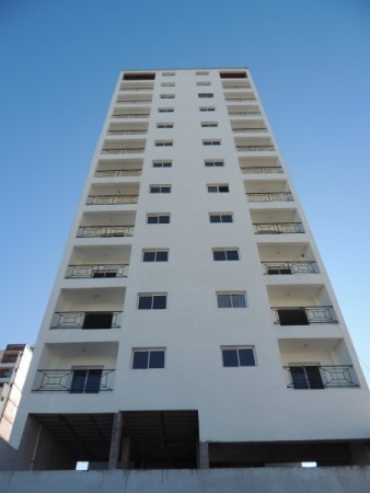 VENTA - DEPARTAMENTO 2 AMBIENTES C/COCHERA - ZONA CENTRICA