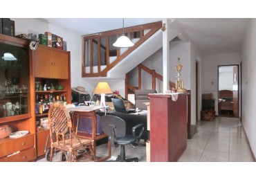 VENTA - CASA 4 HABITACIONES - ZONA SANTA LUCIA