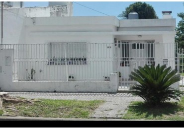 VENTA - DOS CASAS EN PH